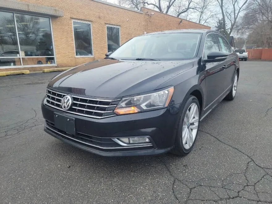 2016 Volkswagen Passat SEL photo 1