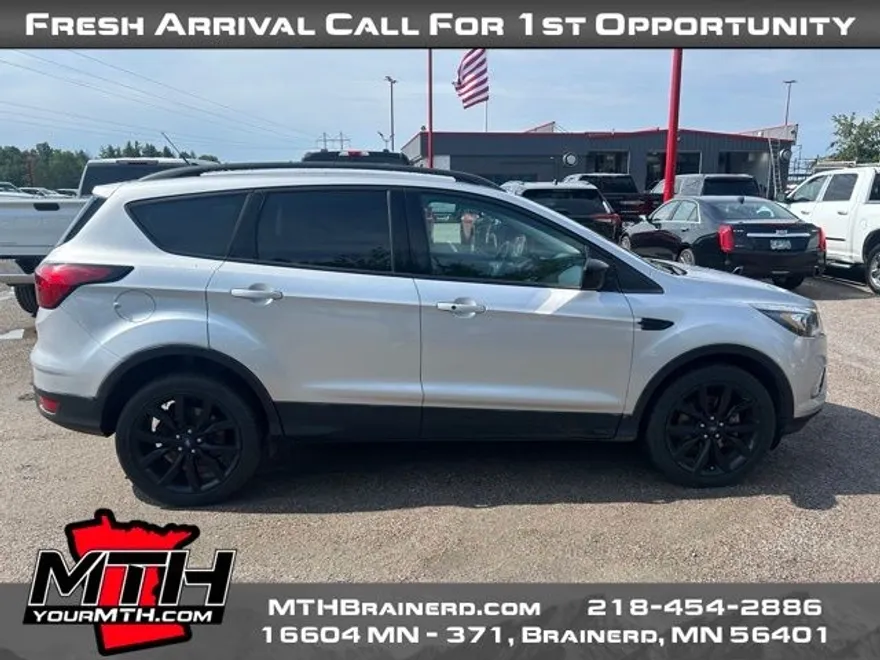 2019 Ford Escape SE Sport photo 1