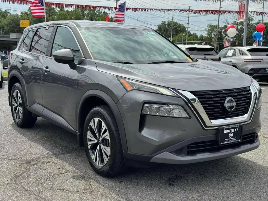 2022 Nissan Rogue SV photo 1