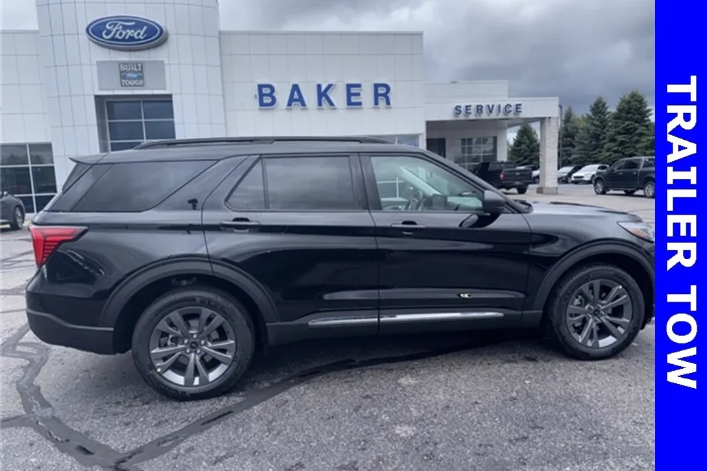 2025 Ford Explorer photo 1