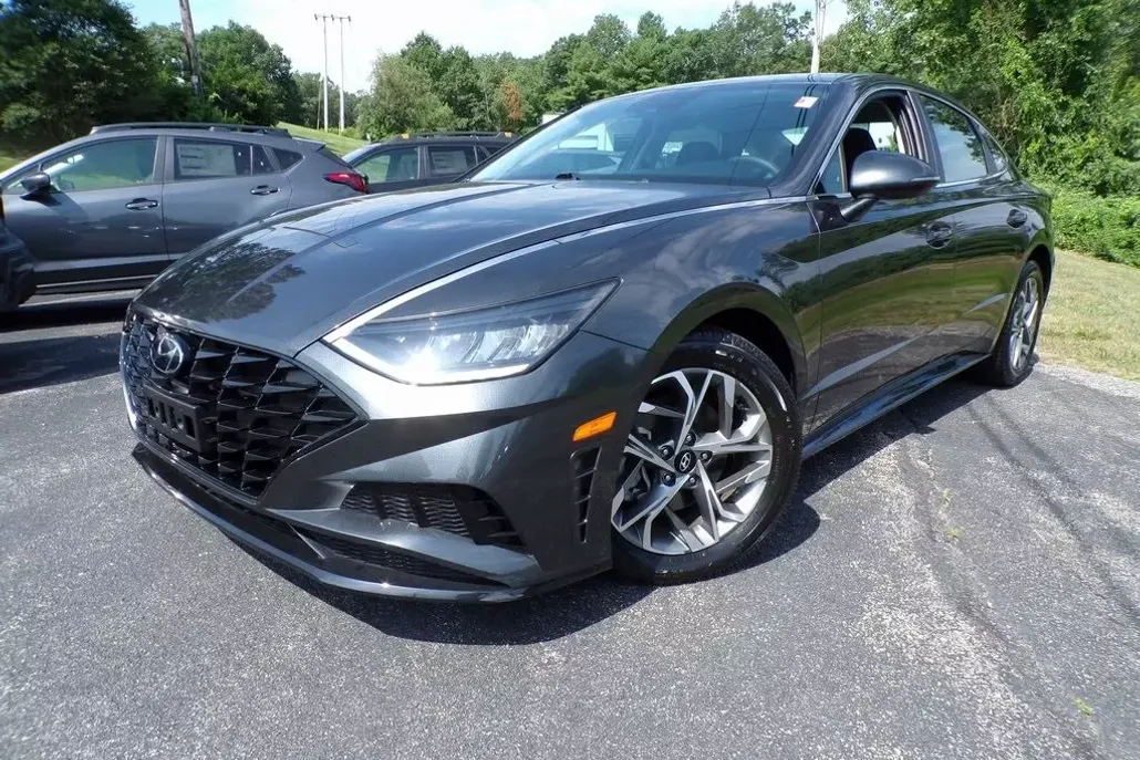 2022 Hyundai Sonata SEL photo 1