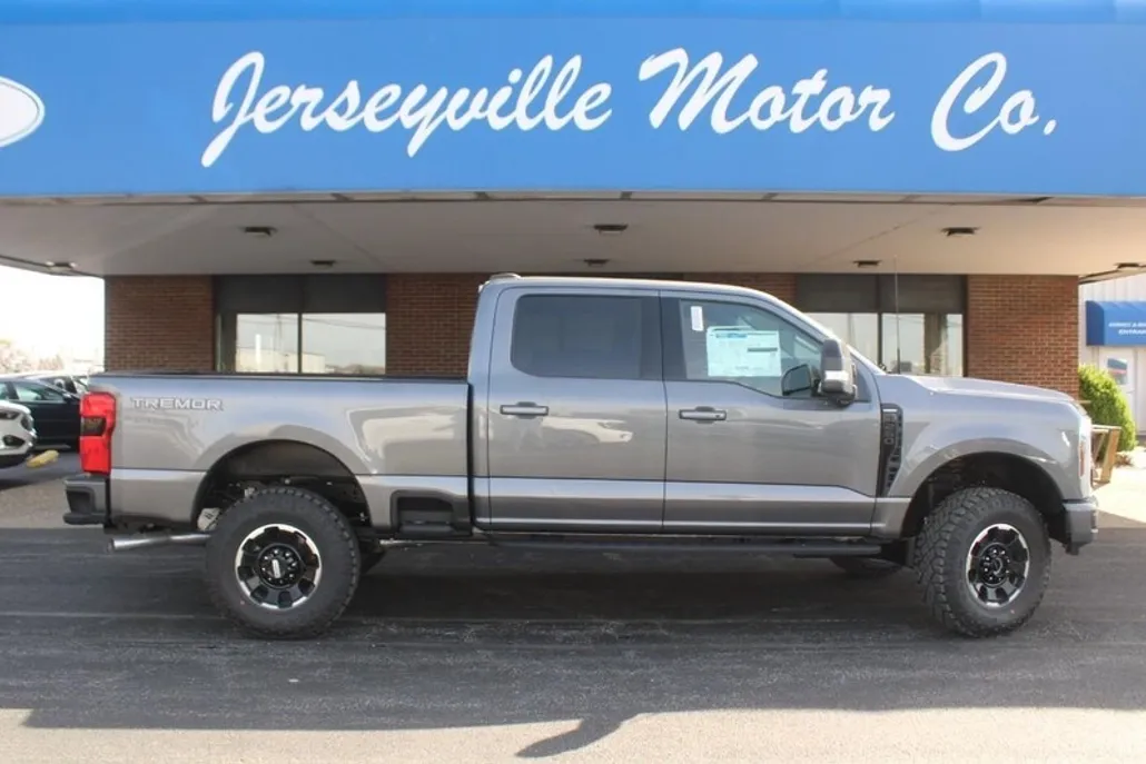 2025 Ford F-250 Lariat photo 1