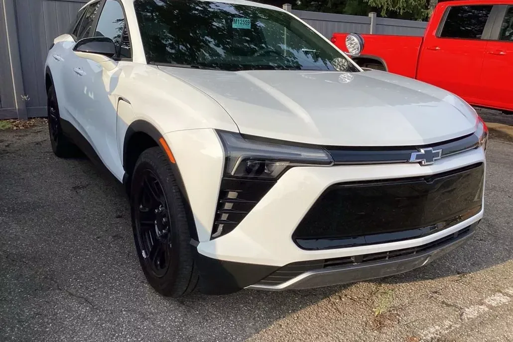 2025 Chevrolet Blazer EV photo 1