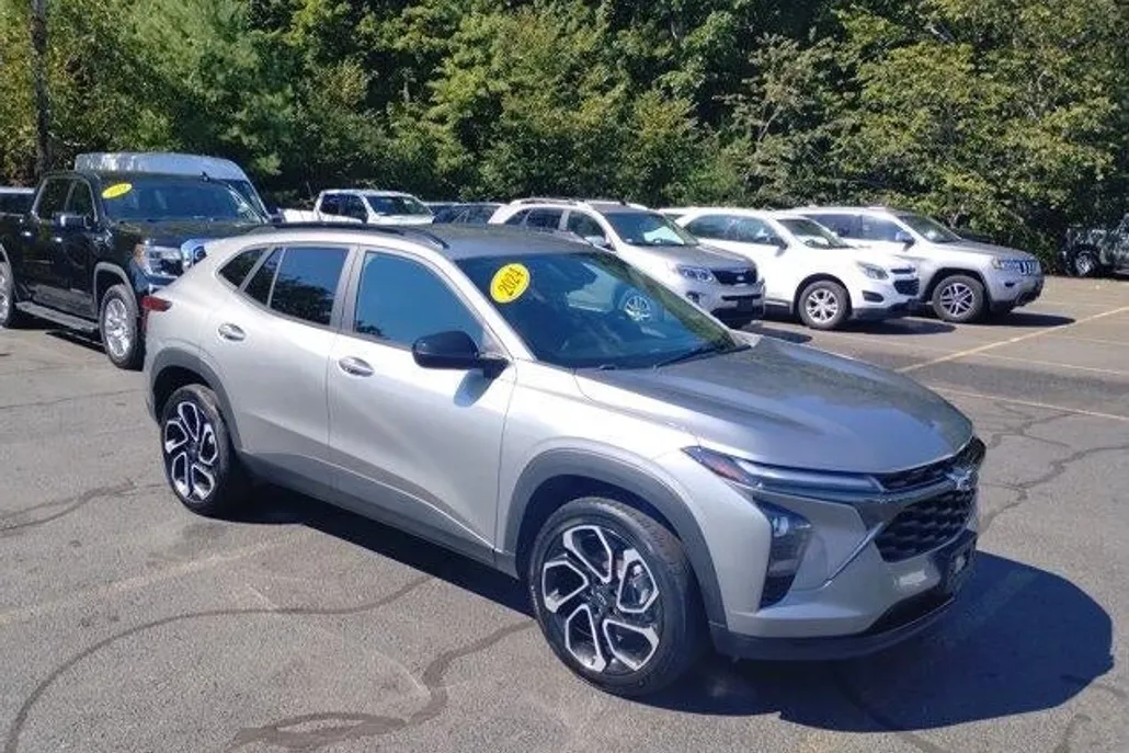 2024 Chevrolet Trax photo 1