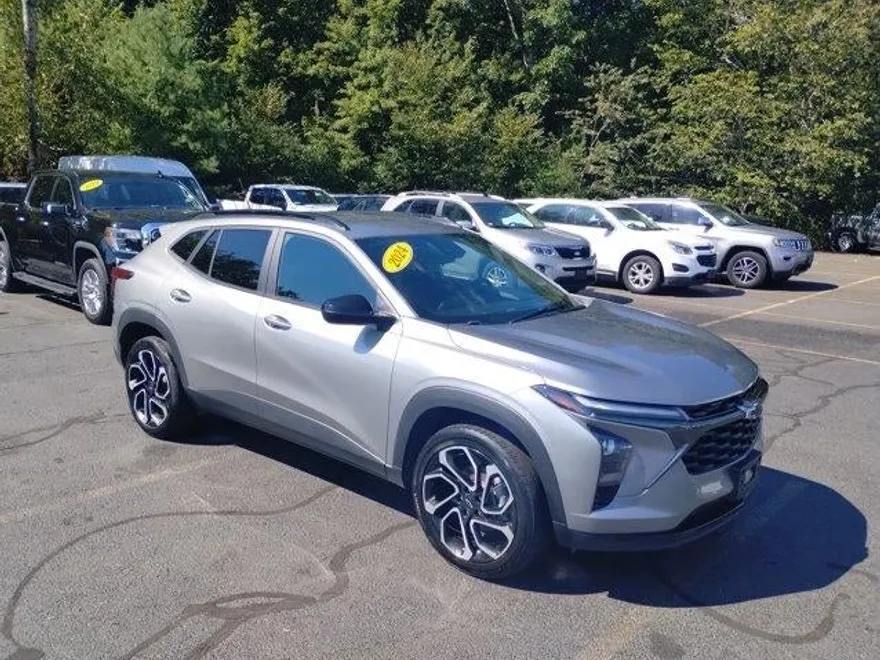 2024 Chevrolet Trax photo 1