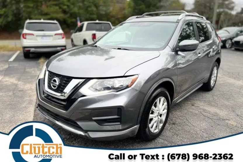 2017 Nissan Rogue SV photo 1