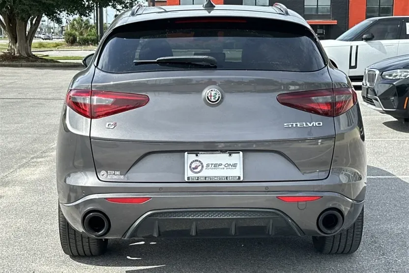 2023 Alfa Romeo Stelvio Ti photo 1