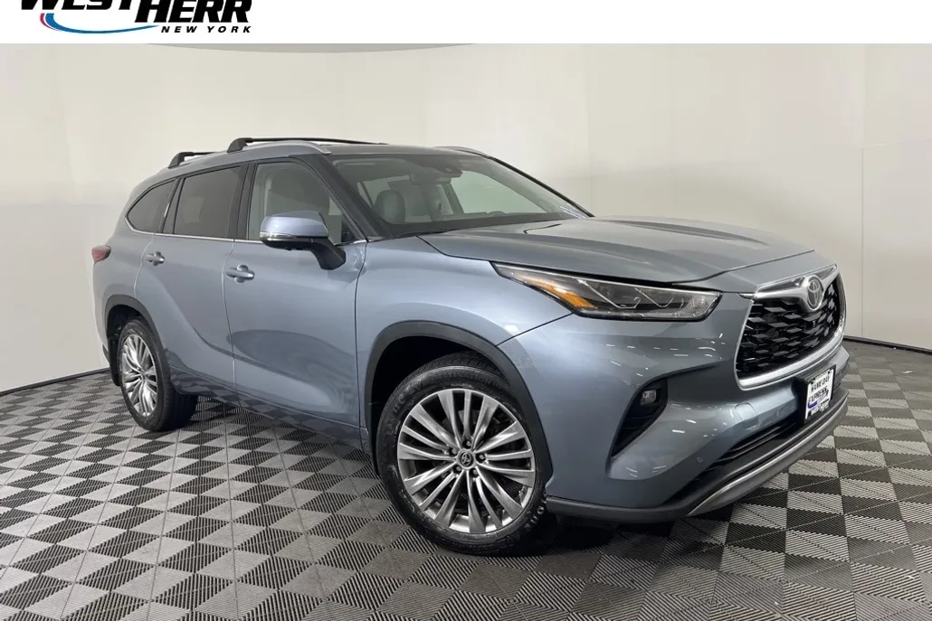 2023 Toyota Highlander L photo 1