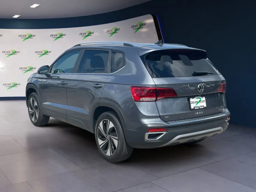 2023 Volkswagen Taos SE photo 1