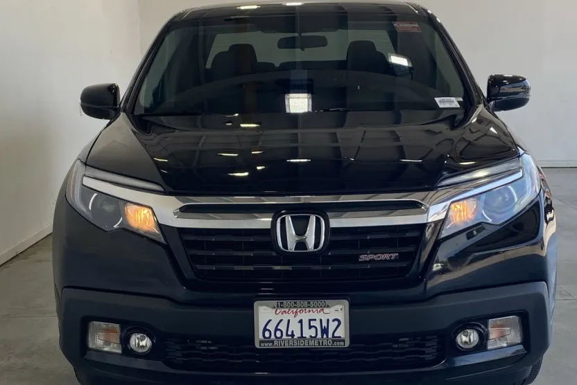 2019 Honda Ridgeline Sport photo 1