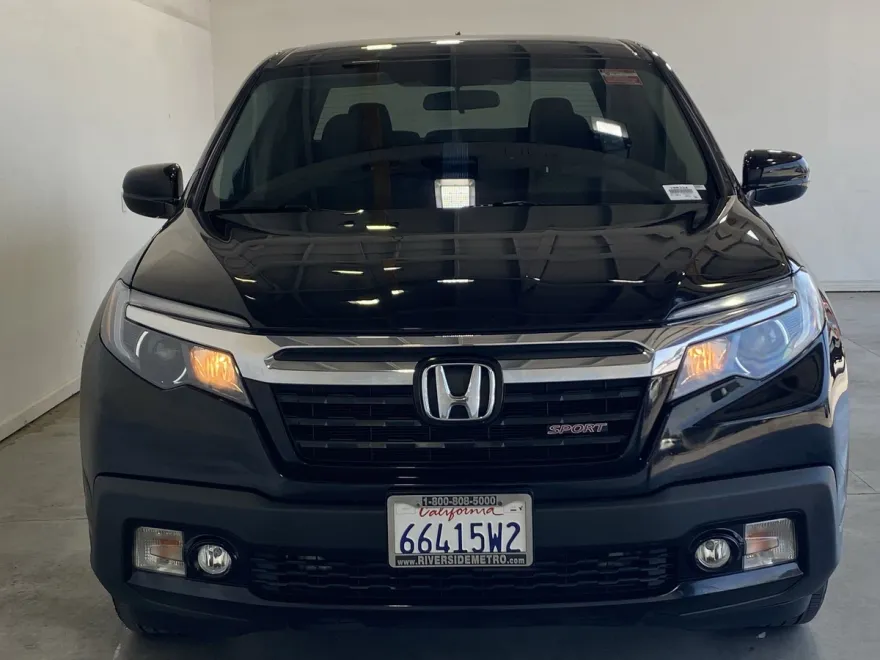 2019 Honda Ridgeline Sport photo 1