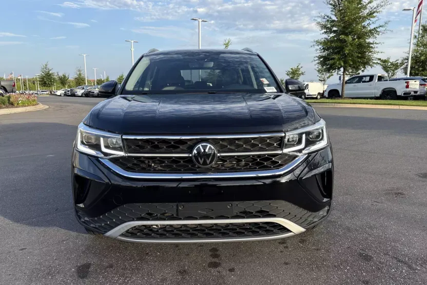 2024 Volkswagen Taos SEL photo 1