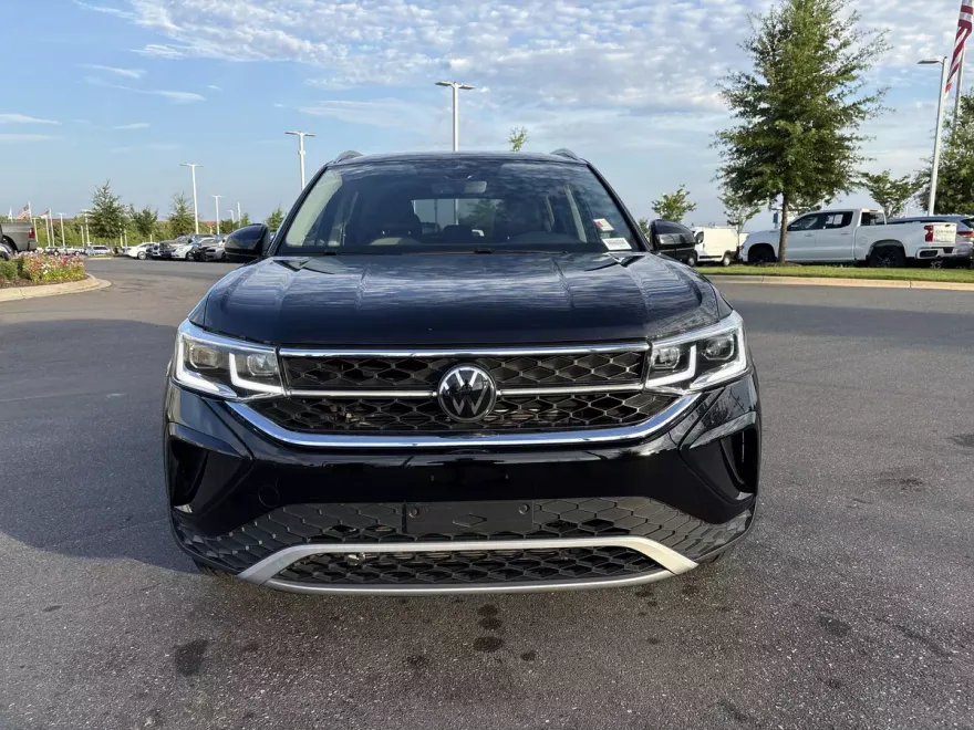 2024 Volkswagen Taos SEL photo 1