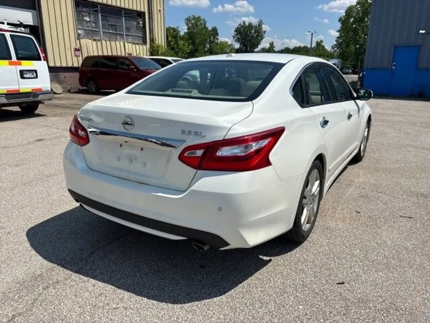 2016 Nissan Altima 3.5 SL photo 1