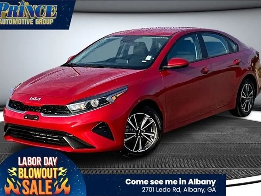 2023 Kia Forte LXS photo 1