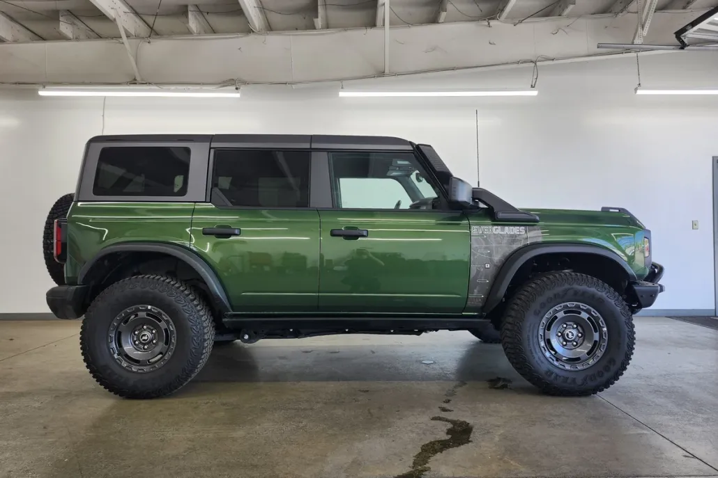 2024 Ford Bronco Everglades photo 1