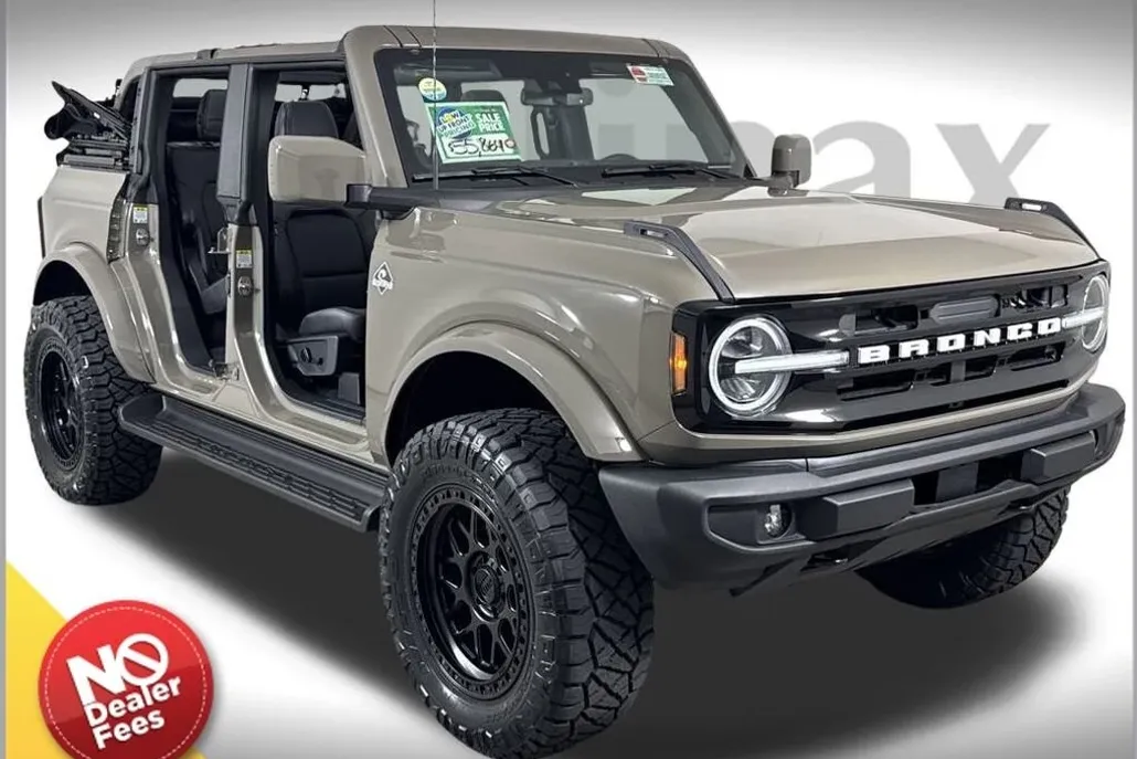 2025 Ford Bronco Outer Banks photo 1