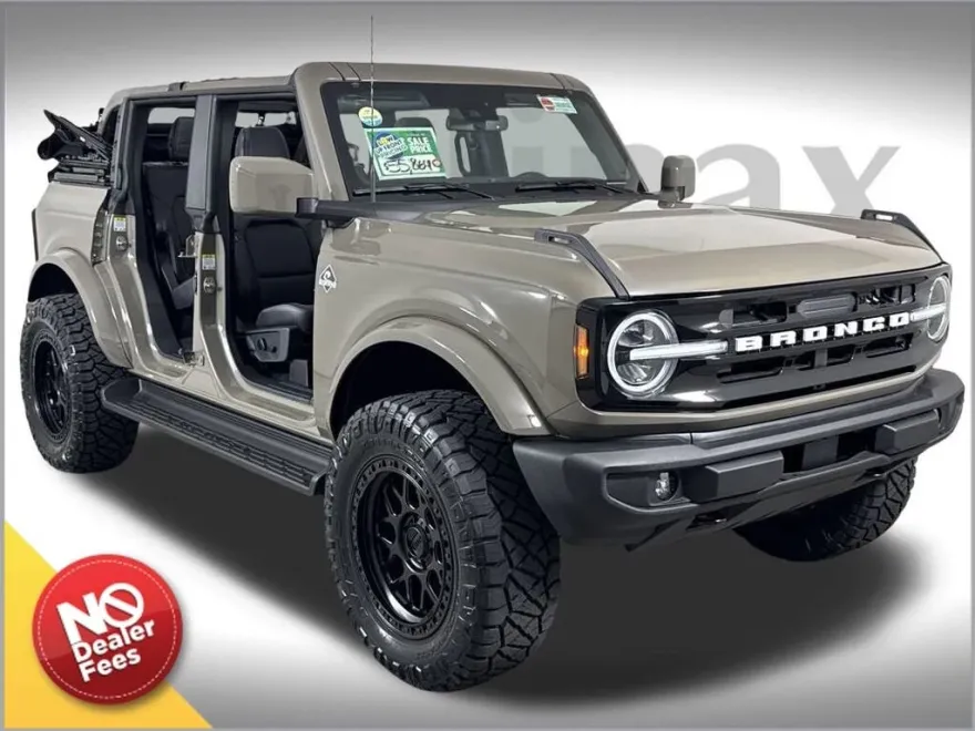 2025 Ford Bronco Outer Banks photo 1