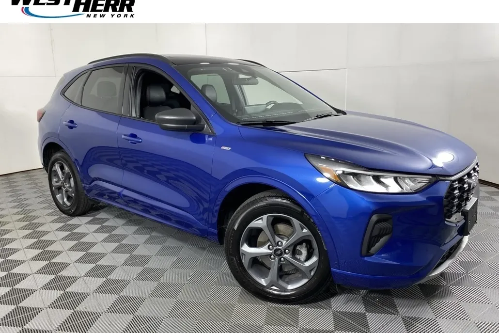 2023 Ford Escape ST-Line photo 1