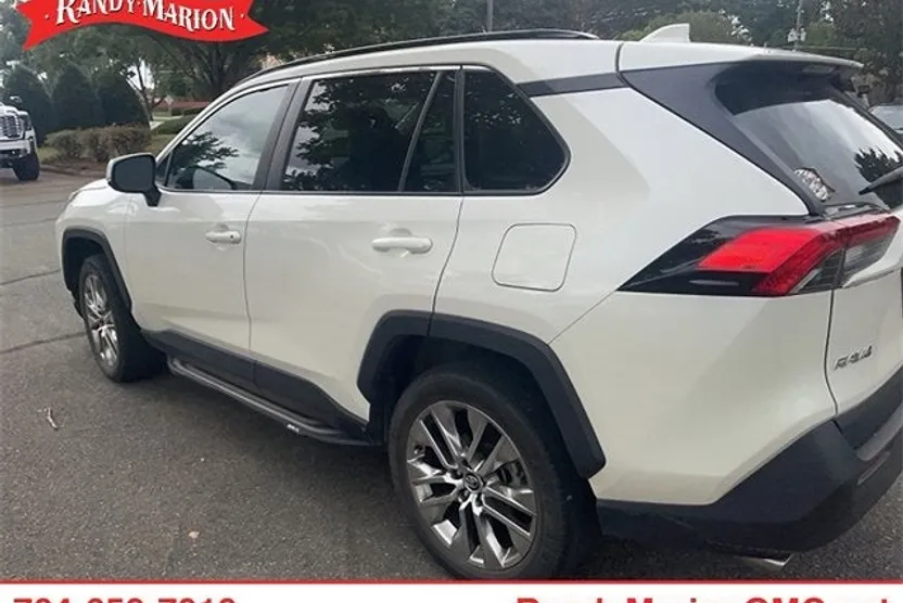 2021 Toyota RAV4 XLE Premium photo 1