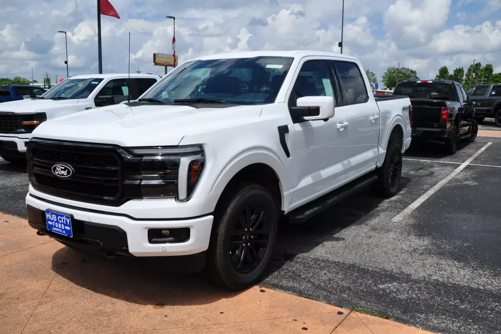 2025 Ford F-150 Lariat photo 1