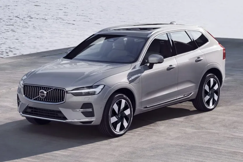 2023 Volvo XC60 Recharge Hybrid T8 Plus photo 1