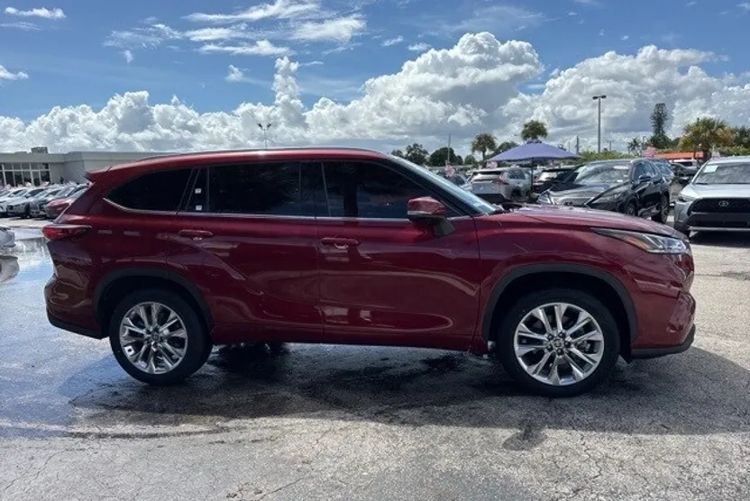 2023 Toyota Highlander Hybrid Limited photo 1
