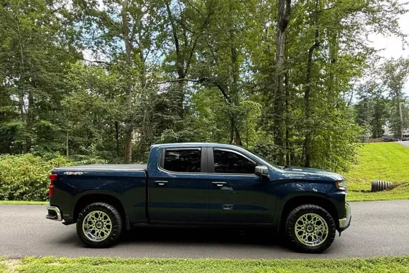 2021 Chevrolet Silverado 1500 LT photo 1