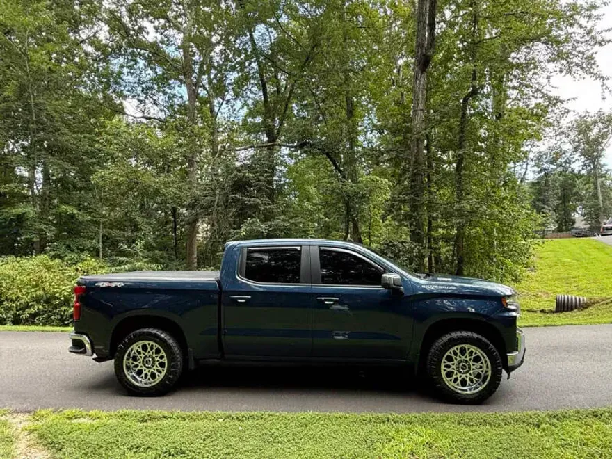 2021 Chevrolet Silverado 1500 LT photo 1