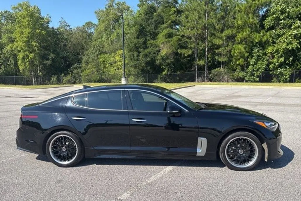 2018 Kia Stinger Premium photo 1