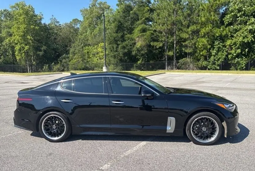 2018 Kia Stinger Premium photo 1