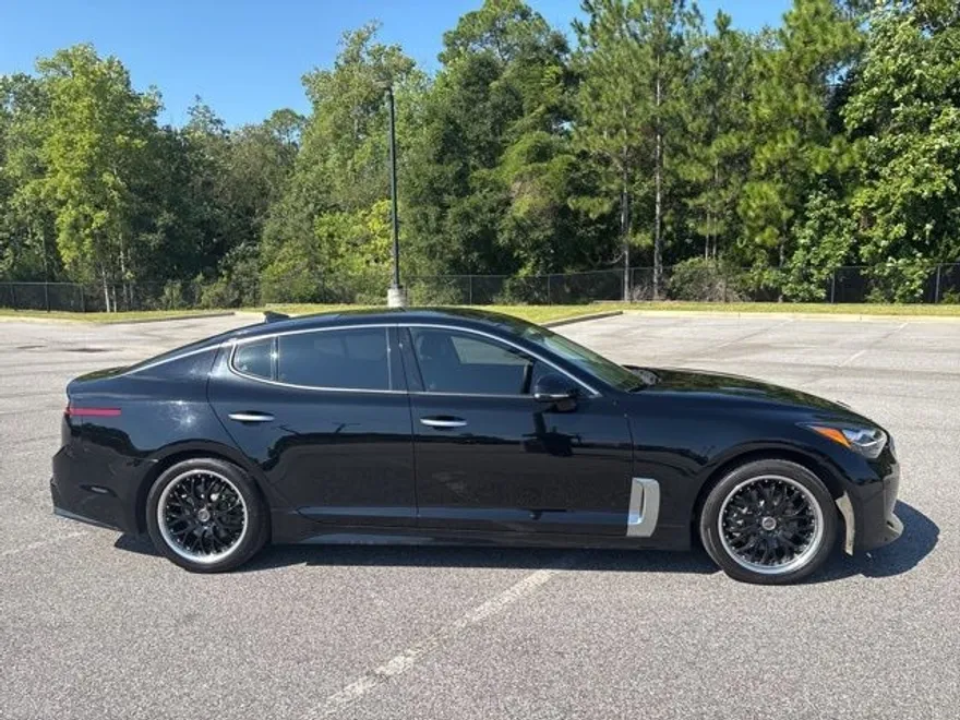 2018 Kia Stinger Premium photo 1