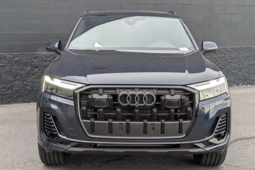 2025 Audi Q7 45 Premium Plus photo 1