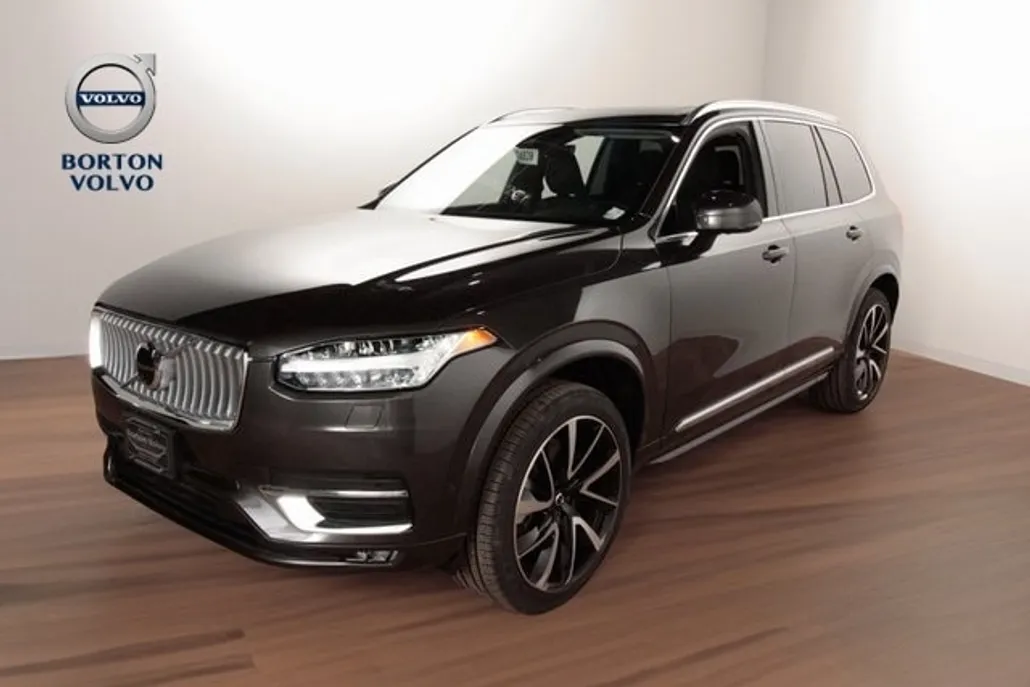 2025 Volvo XC90 Plus photo 1