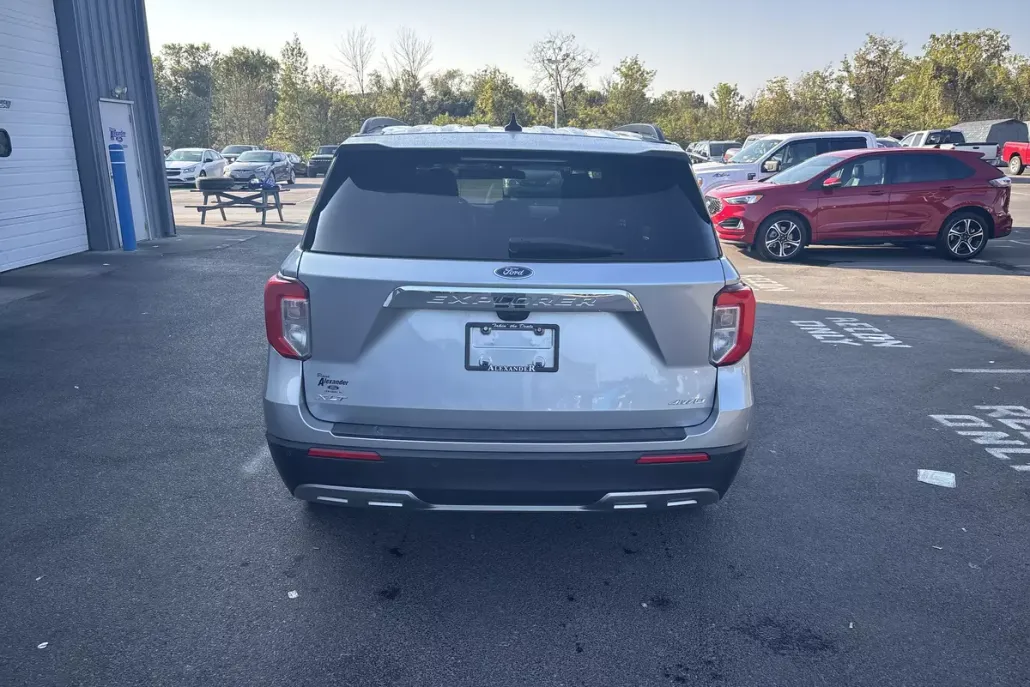 2024 Ford Explorer XLT photo 1