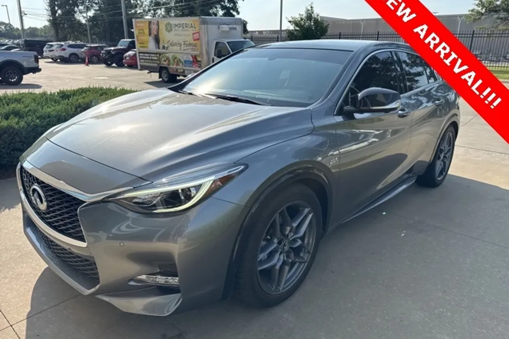 2018 Infiniti QX30 Sport photo 1