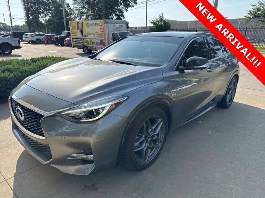 2018 Infiniti QX30 Sport photo 1