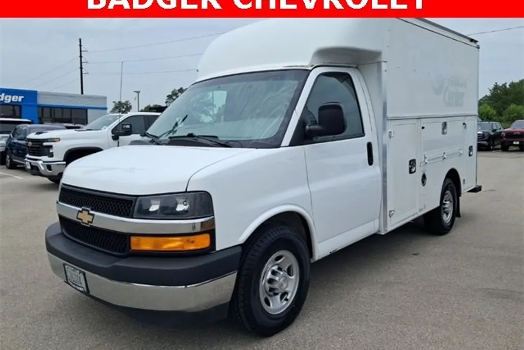 2017 Chevrolet Express Cutaway 3500 Work Van photo 1