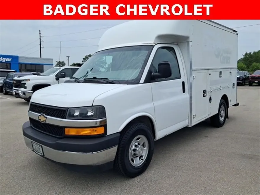 2017 Chevrolet Express Cutaway 3500 Work Van photo 1