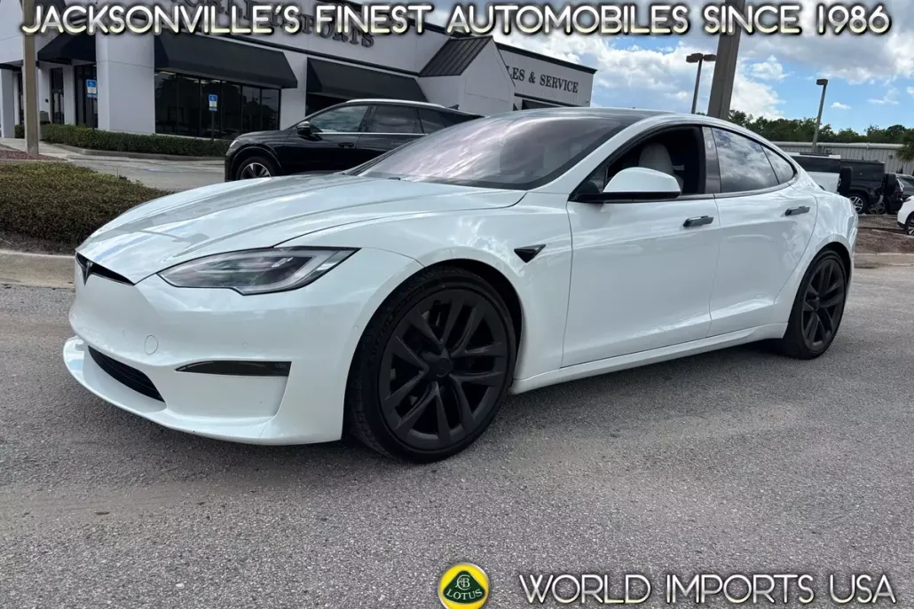 2022 Tesla Model S Plaid photo 1