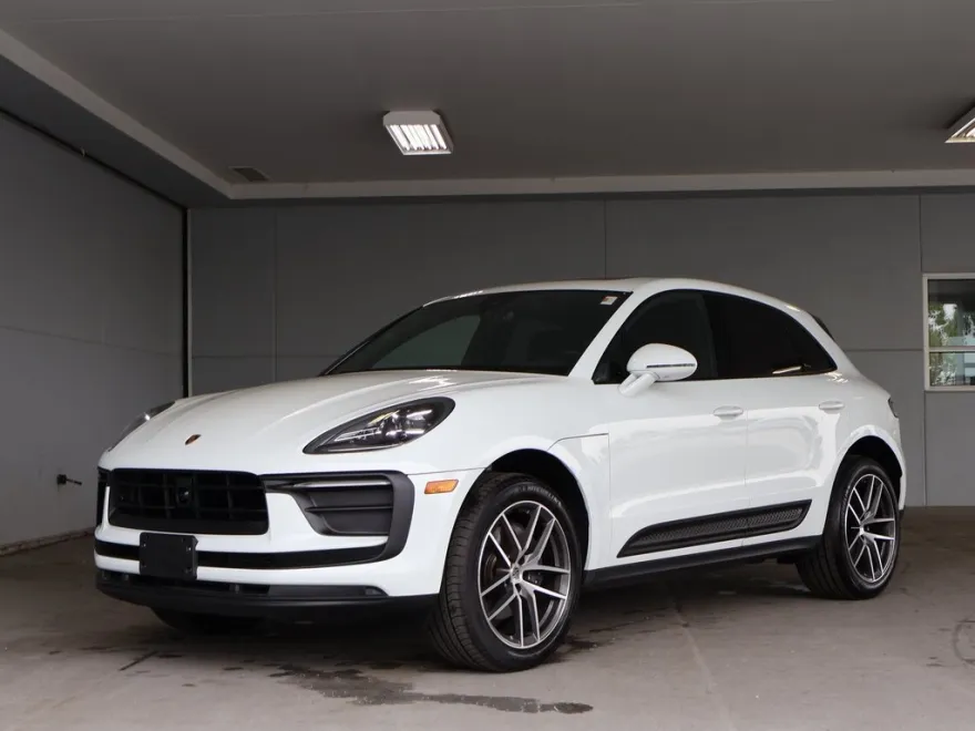 2025 Porsche Macan T photo 1