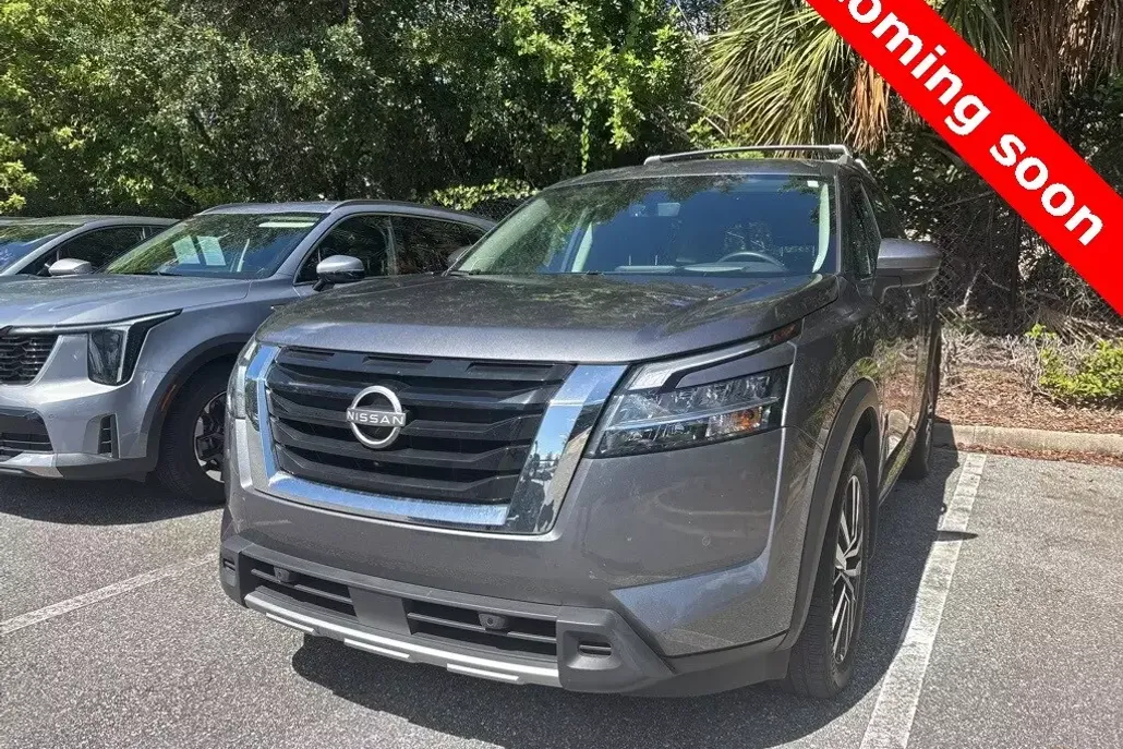 2024 Nissan Pathfinder Platinum photo 1