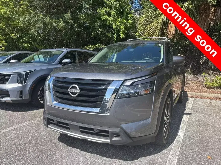 2024 Nissan Pathfinder Platinum photo 1