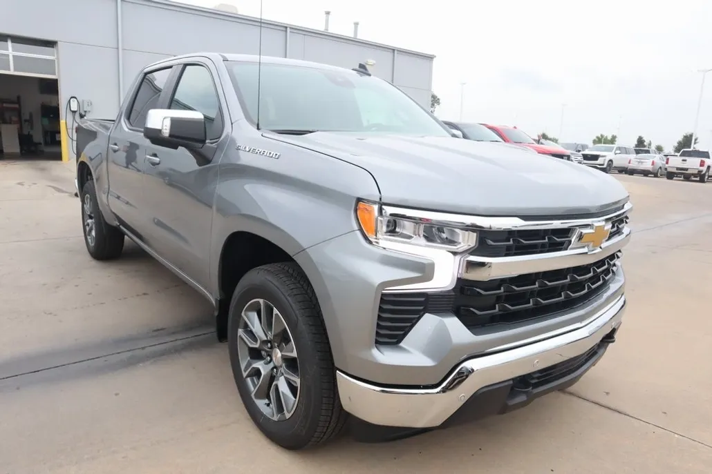 2026 Chevrolet Silverado 1500 LT photo 1