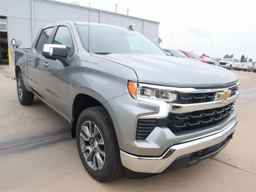2026 Chevrolet Silverado 1500 LT photo 1