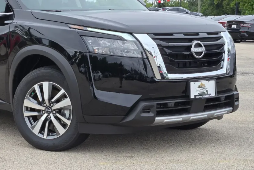 2025 Nissan Pathfinder SL photo 1