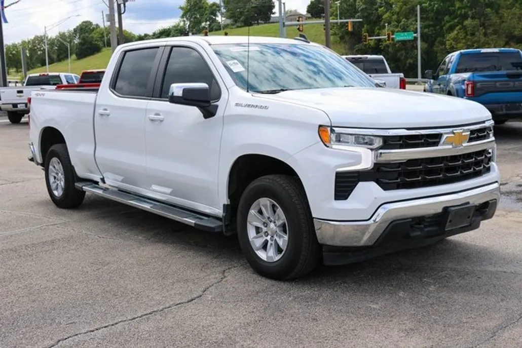 2024 Chevrolet Silverado 1500 LT photo 1