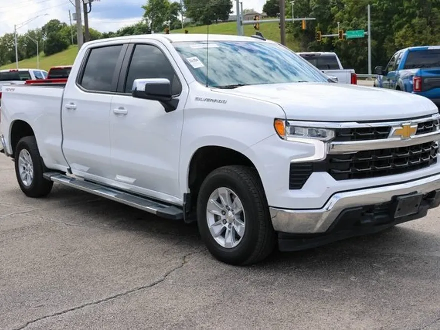 2024 Chevrolet Silverado 1500 LT photo 1