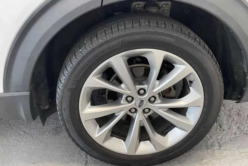 2021 Ford Explorer Platinum photo 1