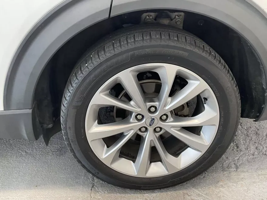 2021 Ford Explorer Platinum photo 1